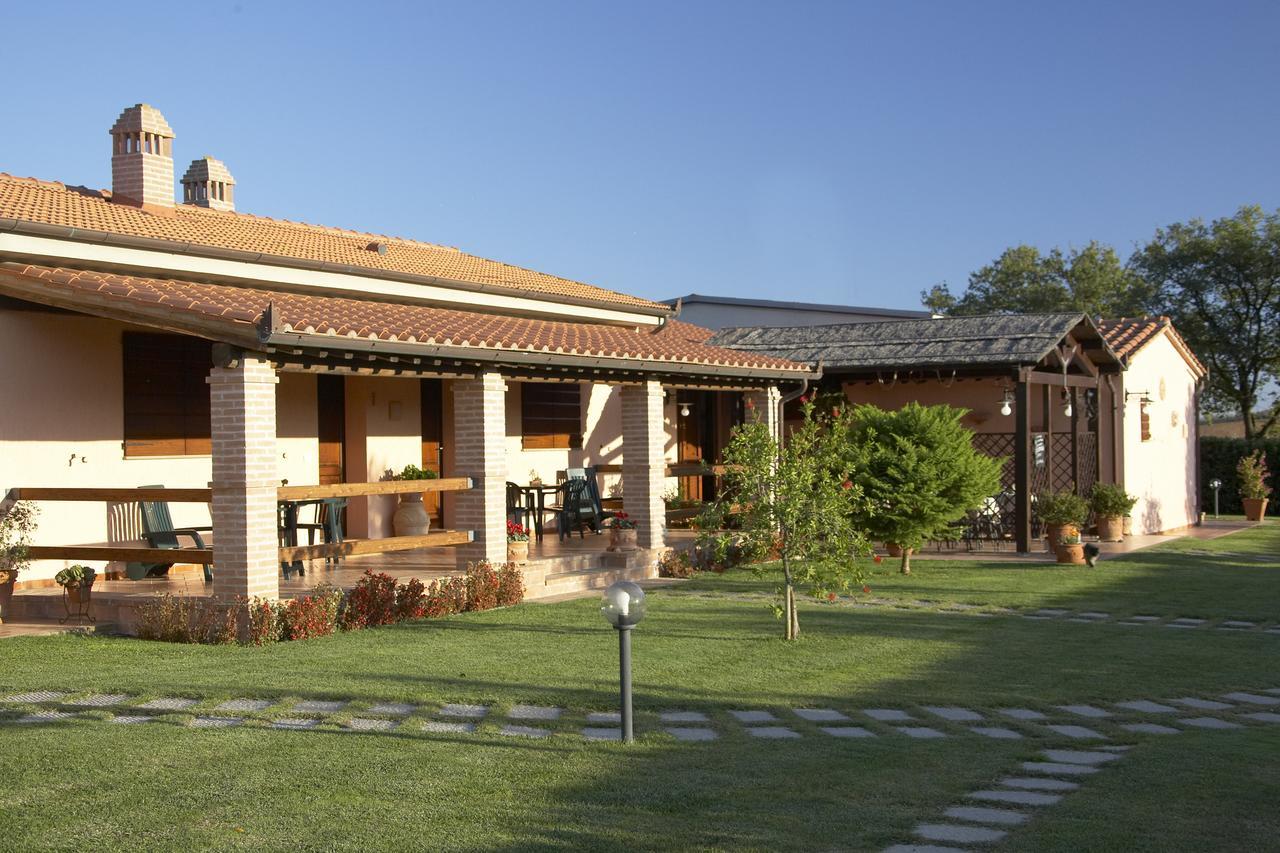Agriturismo Lucerna Del Lago Prile カスティリオーネ・デッラ・ペスカーイア エクステリア 写真